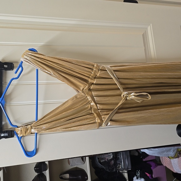 Formal dress - Picture 1 of 2